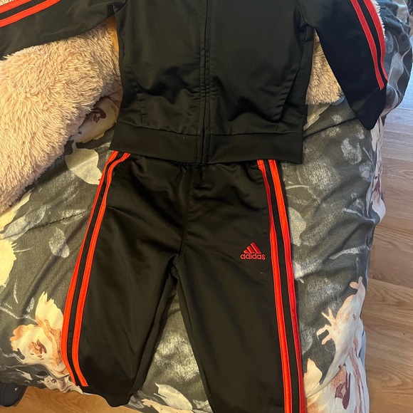 Toddler adidas tracksuit - Picture 2 of 2